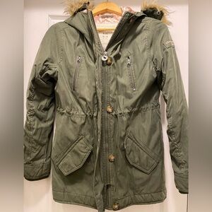 Girls abercrombie kids hooded parka olive green with pink lining, Size 13/14
